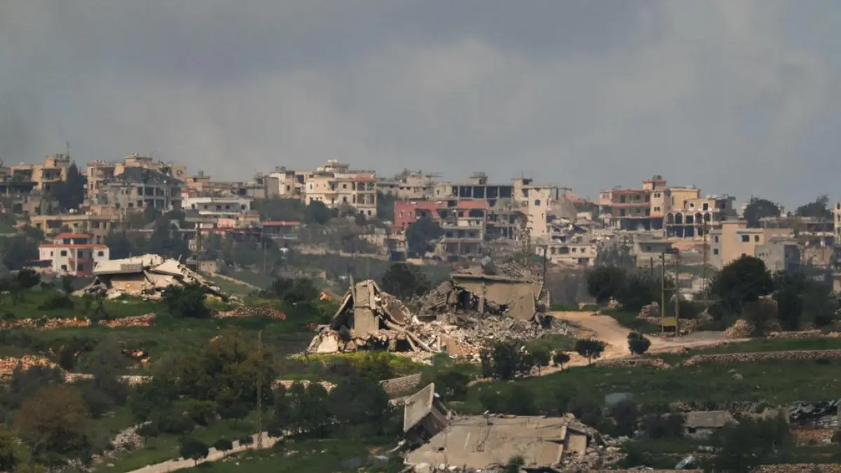 Israel Encircles Key Lebanon Town Amid Hezbollah Clashes