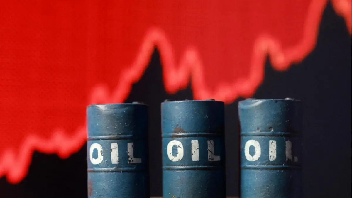 U.S. Oil Prices Surge Above $100 as Trump Orders Hormuz Blockade
