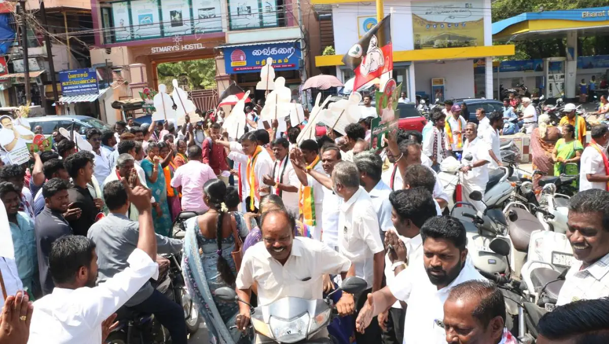 “Dindigul Election Row: Postal Voting Disrupted by Party Workers Inside Polling Centre”