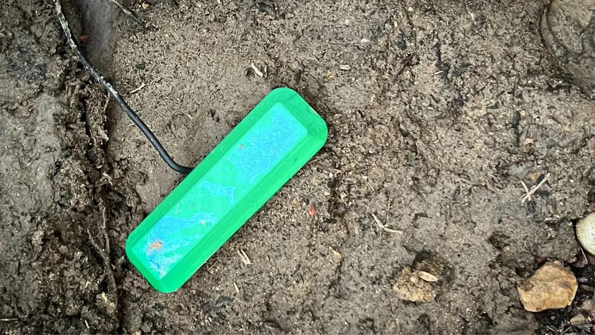 Dirt Powered Fuel Cell Breakthrough Could Replace Batteries Fast
