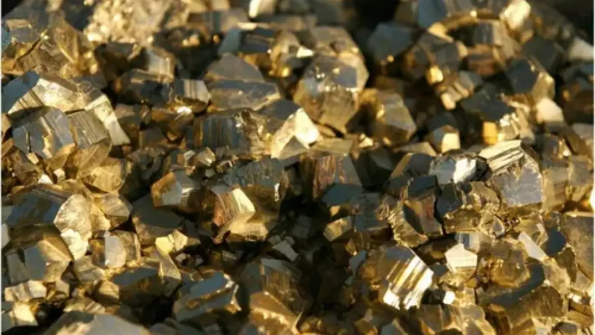 Dirt Powered Fuel Cell Breakthrough Creates Endless Energy Source