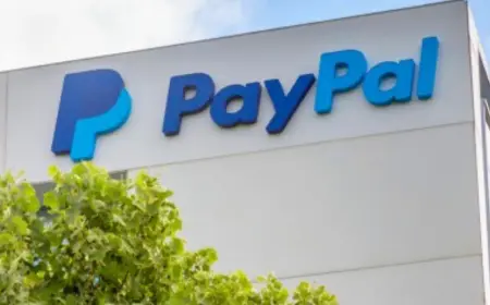 PayPal Faces Slowing Growth, Leadership Shift as EPS Set to Decline in 2026