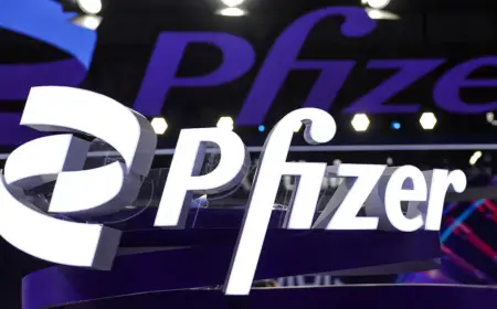 Pfizer Strategy Chief Andrew Baum to Exit Amid Ongoing Industry Restructuring